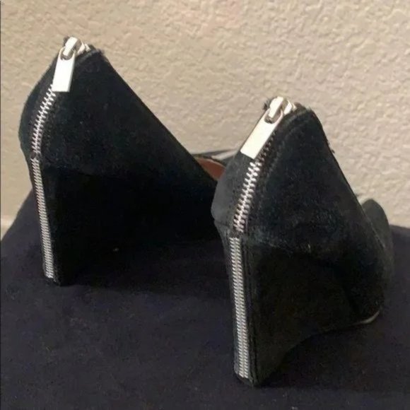 Michael Kors Zipper Wedge Size 8 - Picture 3 of 4